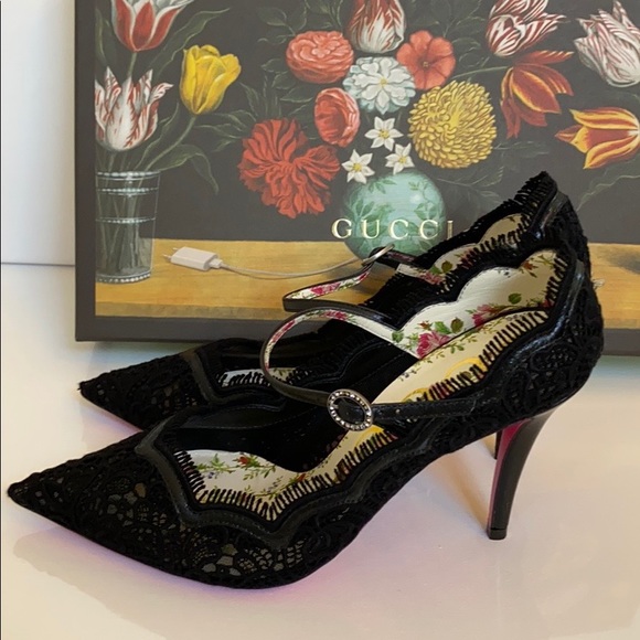 Gucci Virginia Black Lace Mary Jane Pump - Picture 6 of 16